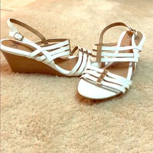 White “Sofft” sandals Sz 10
